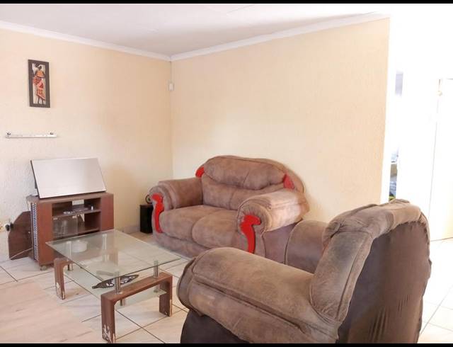 2 BEDROOM HOUSE FOR SALE IN BEVERLY HILLS